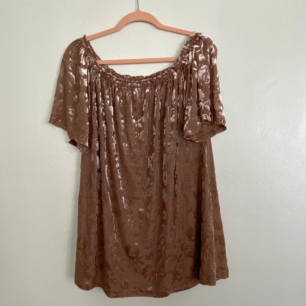 Nude silky top F21 off shoulders